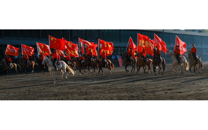 &ldquo;唱著刀歌游新疆&rdquo;&mdash;這些天，全國游客在這里歡聚